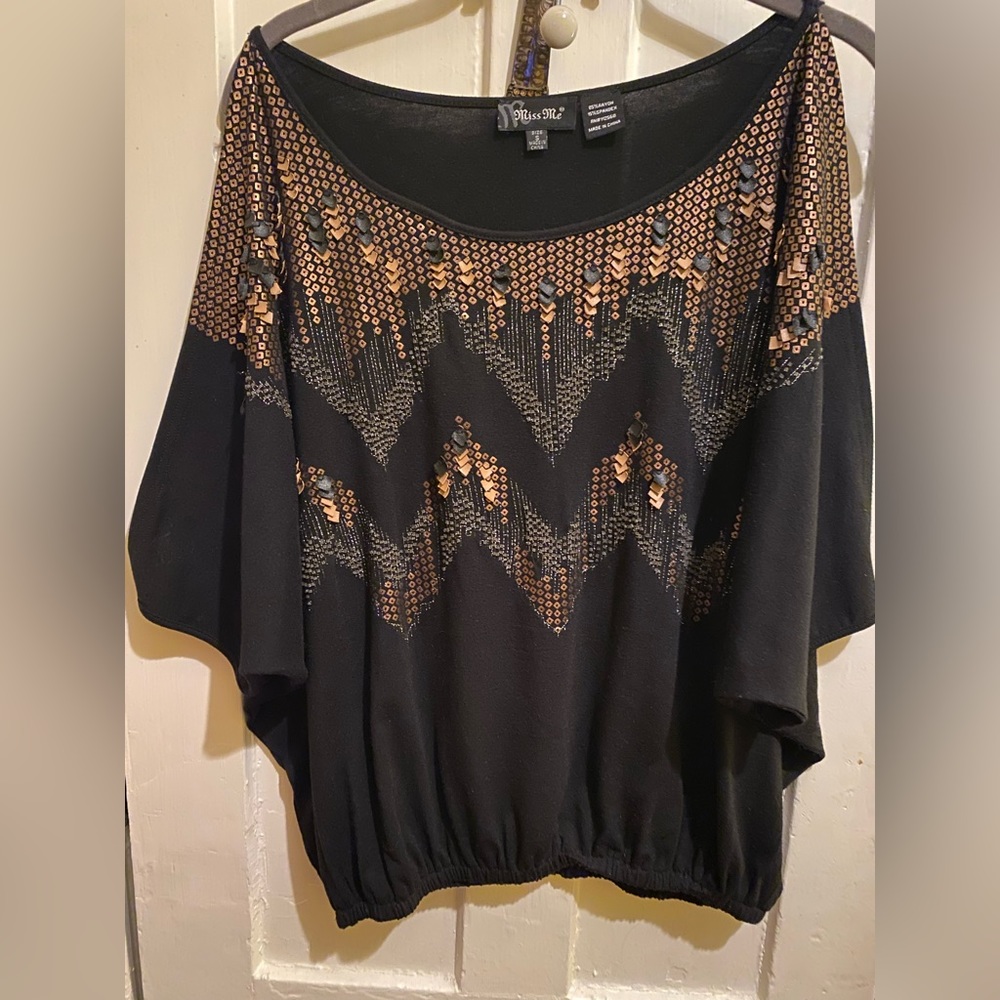 Miss Me Short sleeve black top